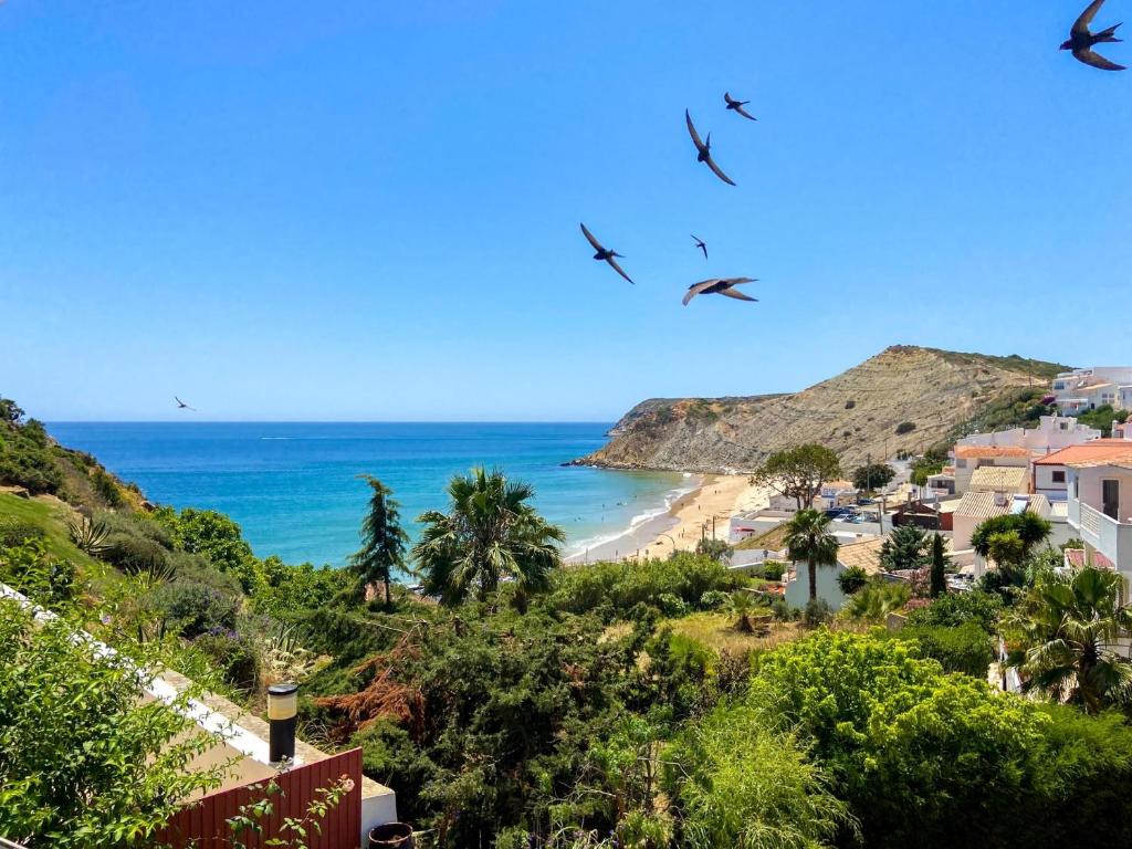 Casa Andorinha - Junto à praia Rua da Fortaleza14A, 8650-111 Burgau