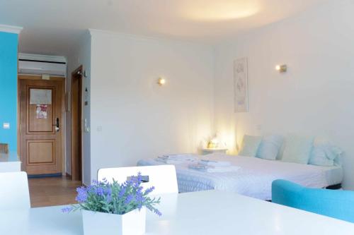 Casa Andorinhas Quinta Velha by Your Home Algarve