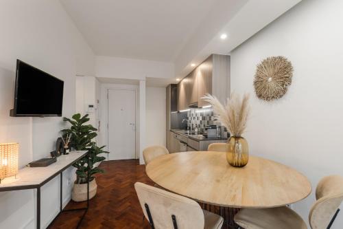 CASA BOMA LISBOA – BRIGHTING APARTMENT WITH SPACIOUS TERRACE – ALVALADE III