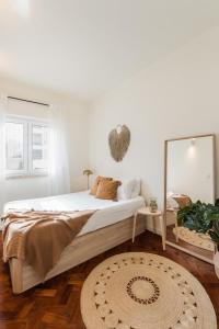 CASA BOMA LISBOA – BRIGHTING APARTMENT WITH SPACIOUS TERRACE – ALVALADE III