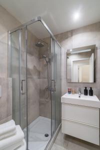 Casa Boma Lisboa - Design Apartment with Private Vegetal Terrace - Lapa VII