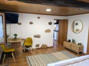 Casa Canela apartment and pool.