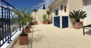 Casa Del Mar - Beautiful Two Bedroom Penthouse Apartment