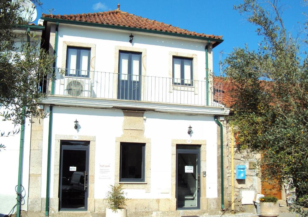 Casa do Mosteiro de Refoios do Lima Largo do Mosteiro n.º 65, Refoios do Lima, Ponte de Lima, 4990-706 Ponte de Lima