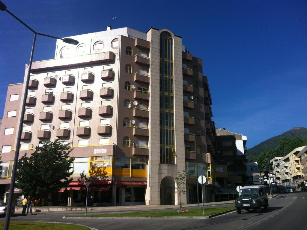 Casa do Rodrigo Edifício Senhora da Graça, Av. Dr. Augusto Brito, 2º, AF, 4880-232 Mondim de Basto