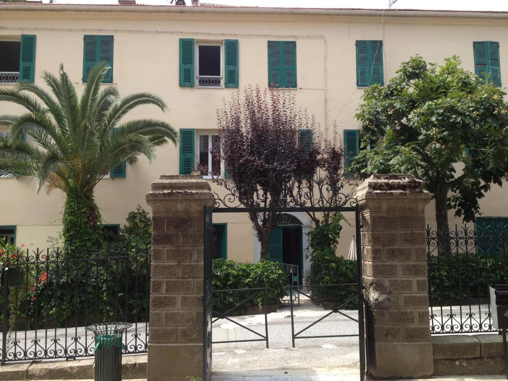 Appartement Casa Eugénie, l'authentique appartement de Jules Félix place de la Mairie 20231 Venaco