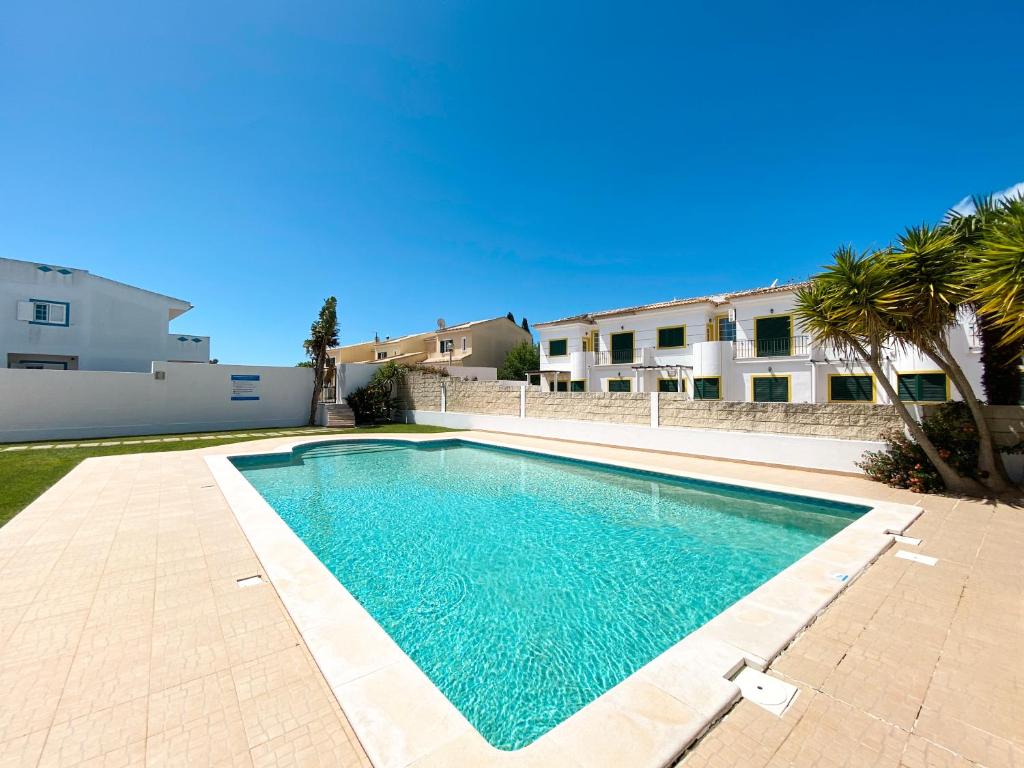 Casa Juju - Férias em familia em apartamento com piscina perto da praia Rua das Cotovias, Lote 19, Apartamento 6, . Praia da luz, 8600-212 Lagos