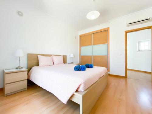 Casa Juju - Férias em familia em apartamento com piscina perto da praia