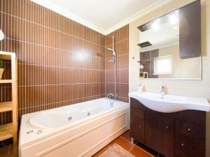 Casa Juju - Férias em familia em apartamento com piscina perto da praia