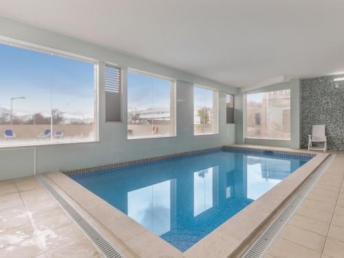 Casa Lilou - Apartamento em excelente condomínio com piscina e ginásio