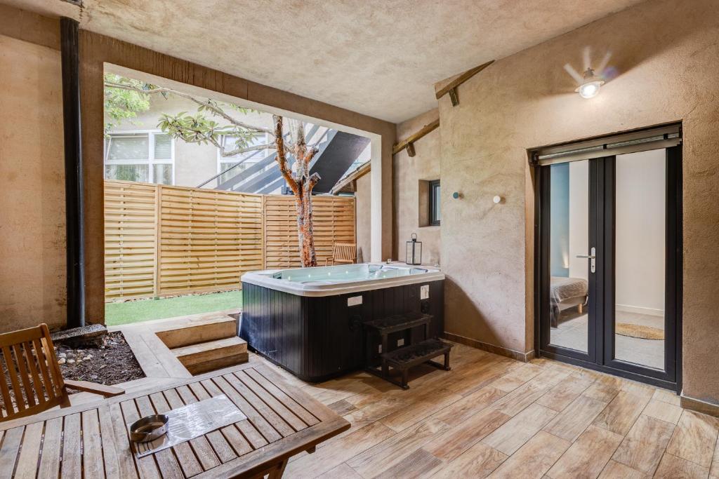 Casa Onda Spot
