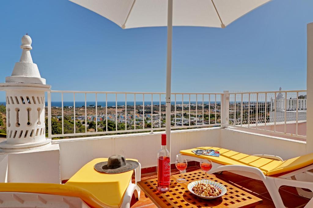 Casa Roos Loïs Rua Fernando Pessoa, 8200-372 Albufeira