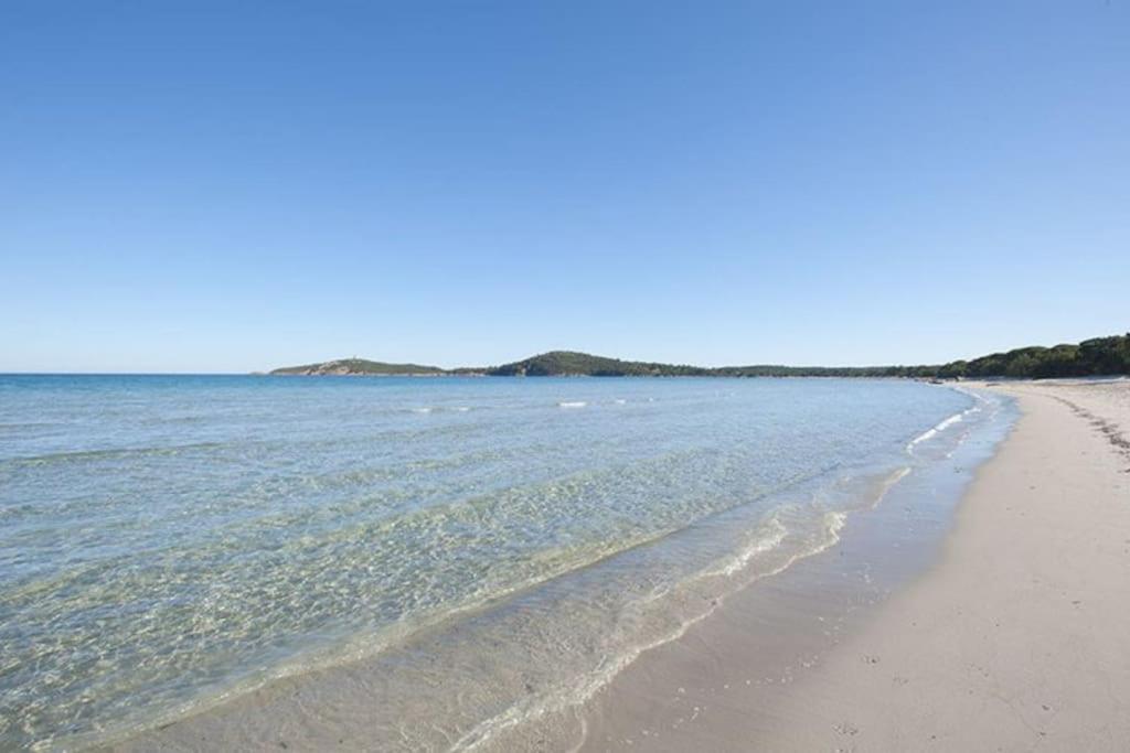 CASA VARDIOLA*bord de mer accès 100 mètres plages résidence Vardiola, 20144 Vardiola