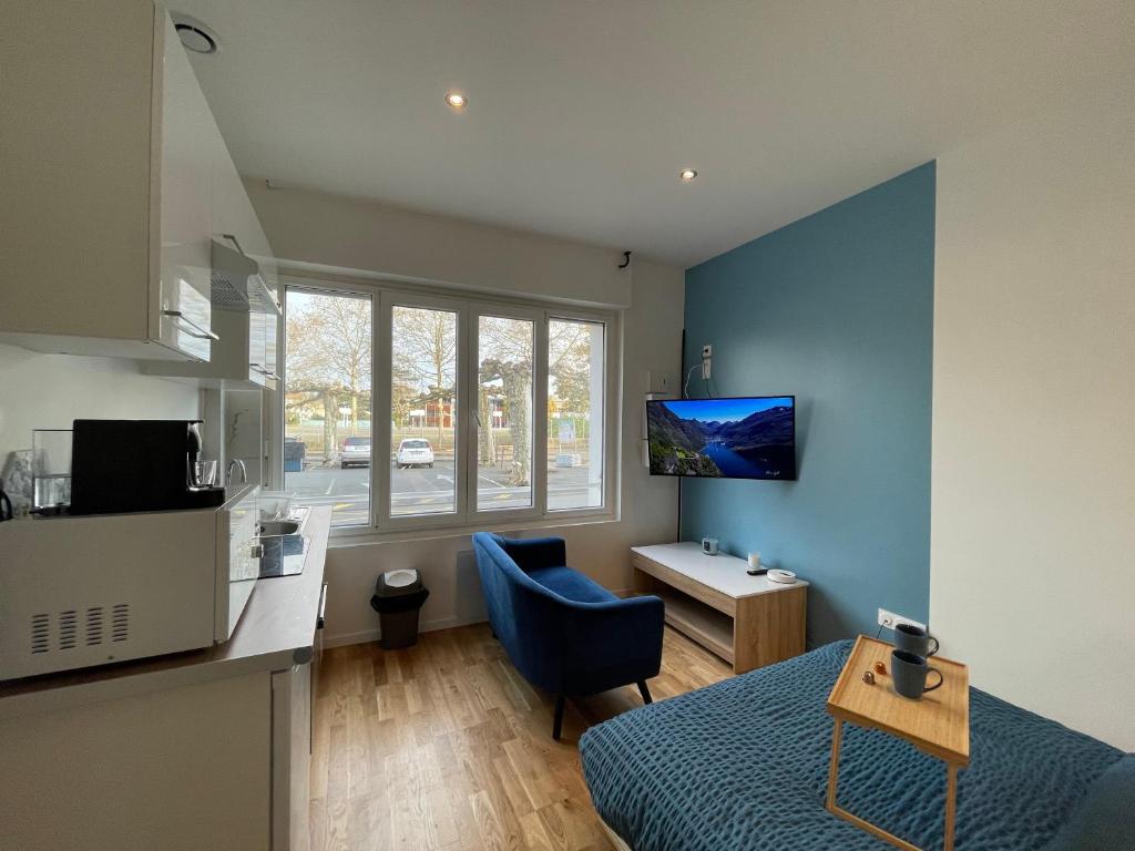 Cascais Central Apartment with Garden and Deck