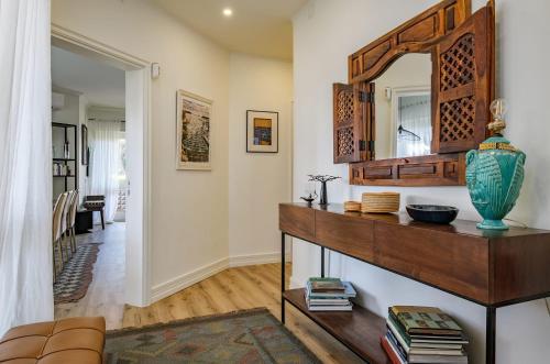Cascais Central Apartment with Garden and Deck