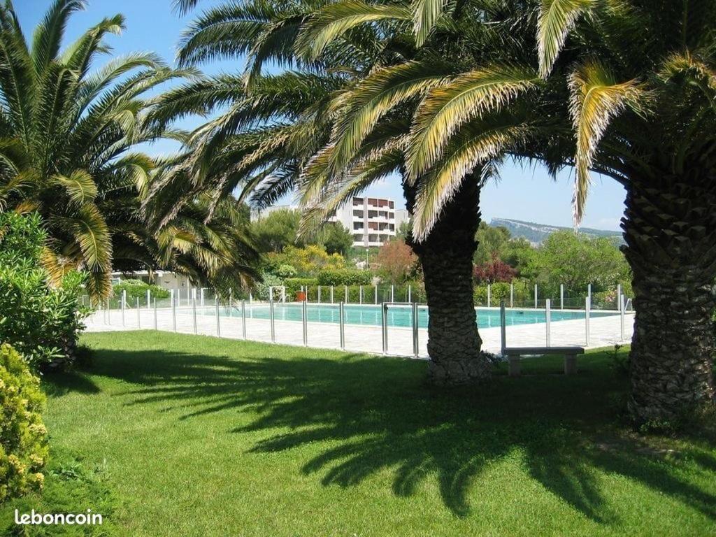 Appartement CASSIS 4PERS VUE MER WIFI TENNIS PARKING PISCINE Avenue des Carriers 13260 Cassis