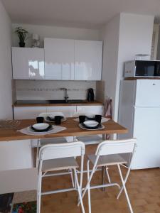 Appartement CASSIS 4PERS VUE MER WIFI TENNIS PARKING PISCINE Avenue des Carriers 13260 Cassis Provence-Alpes-Côte d\'Azur