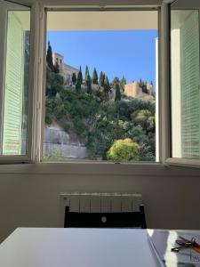 CASSIS CENTRE au coeur du village, magnifique T2 avec vue imprenable sur le château de Cassis