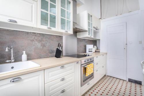 Castellane - T3 design - tomettes et moulures