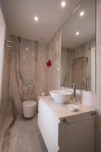 Castle Terrace Exclusive Apartment - Home By The Castle Apartment
