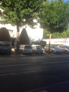 Cathédrale, champagne near, park and stores close