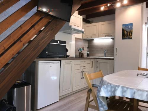 APPARTEMENT CAUTERETS POUR 4 PERSONNES AVEC PARKING Cauterets france