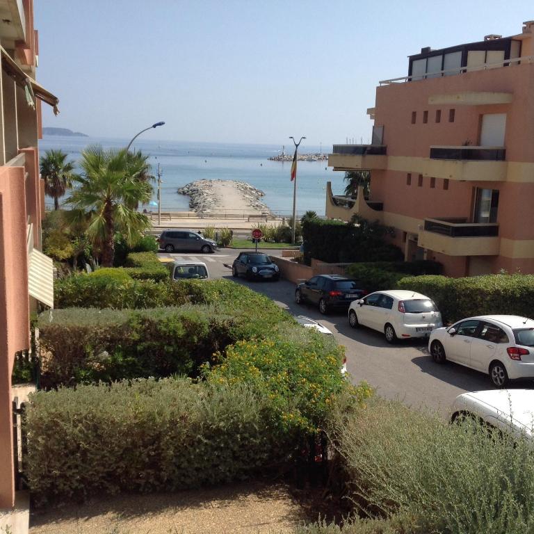 Appartement Cavalaire chez Michelle Rue dès bruyère/ promenade de la mer 83240 Cavalaire-sur-Mer