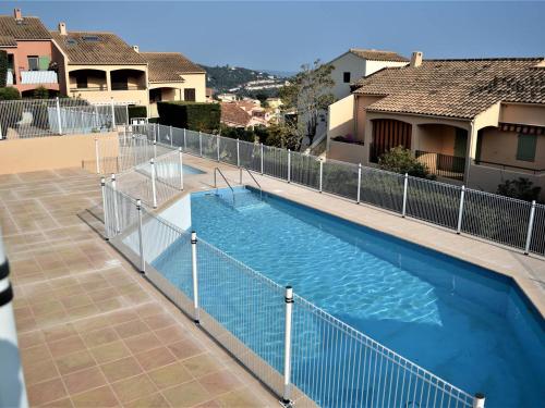 Appartement Appartement Cavalaire-sur-Mer, 2 pièces, 4 personnes - FR-1-226B-108 DOMAINE DES LAURIERS BATIMENT K APPT84 AVENUE DE FRAIS VALLON Cavalaire-sur-Mer