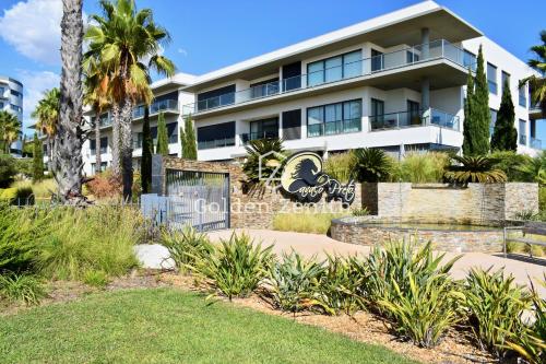 Cavalo Preto Beach Apartment by Golden Zenith
