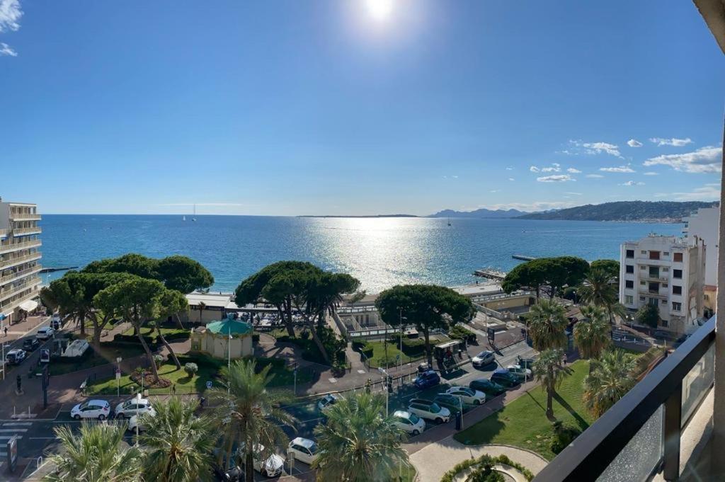 Appartement CENTER BAY 14 Avenue Guy de Maupassant 06160 Juan-les-Pins