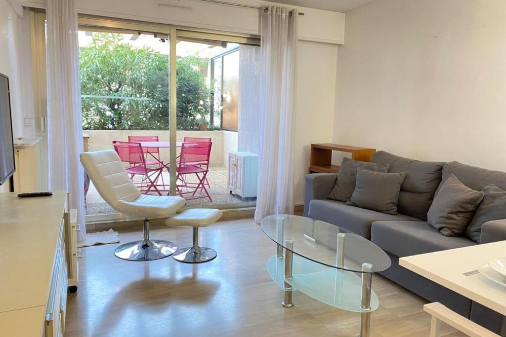 Appartement Center Bay - T1 feet in the water parking 14 Avenue Guy de Maupassant 06160 Antibes