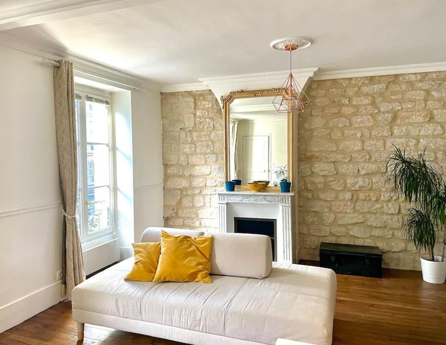 Appartement Center of PARIS - Gare Est / Nord 140 Rue du Faubourg Saint-Denis 75010 Paris