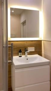 CENTER STUDIO EXTRA COMFORT luxury double bed kitchen