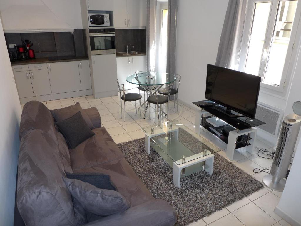 Central 1 bedroom Riouffe 2 mins from the Palais and Croisette 206 Floor 2 15 Rue Jean de Riouffe, 06150 Cannes