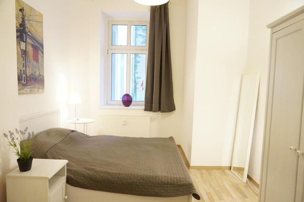 Appartement Central 2 bedroom flat for families & calm guests 26 Straßmannstraße 10249 Berlin