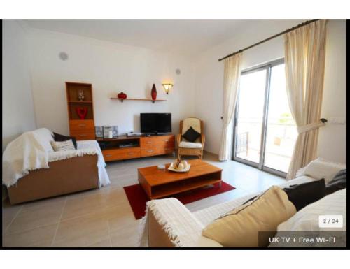 Central Albufeira Vacation apartment with shared pool, beachlake nearby