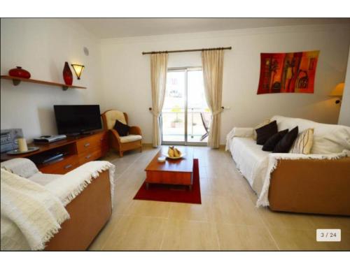 Central Albufeira Vacation apartment with shared pool, beachlake nearby