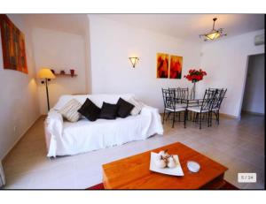 Central Albufeira Vacation apartment with shared pool, beachlake nearby