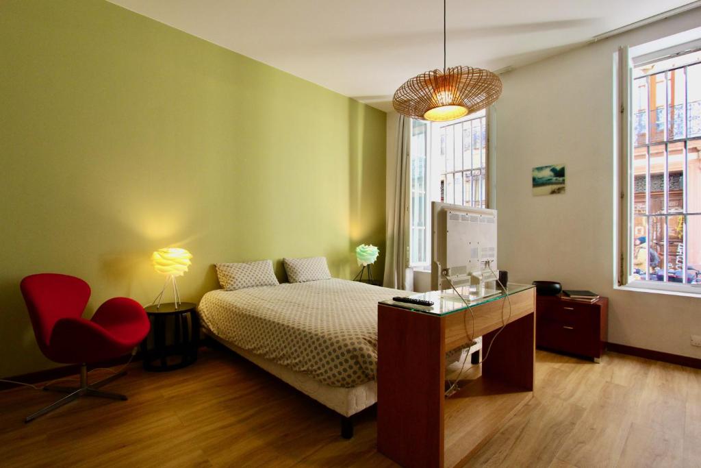 Appartement Central and comfortable studio, near train station 37 Rue Sénac de Meilhan 13001 Marseille