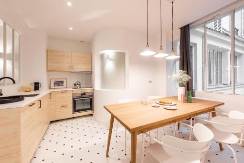 Central and renovated Parisian apartment, 6-7 guests