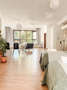 Central and Spacious Loft with free parking