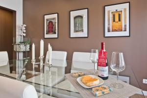 Central Apartment 127 by Saboia Collection