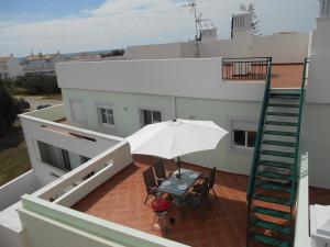 Central apartment-terrace and pool