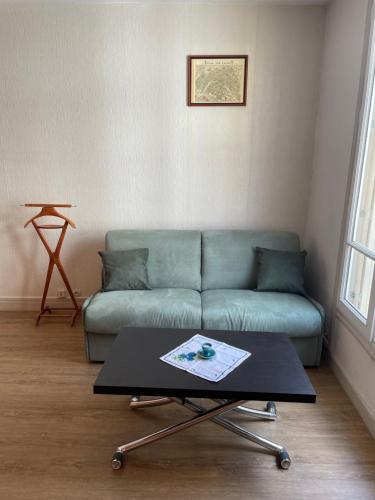 Central cosy & charming studio, typically parisian