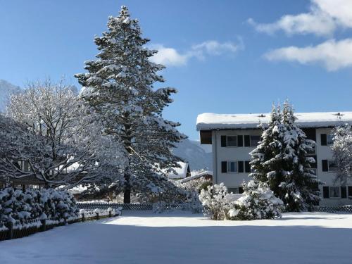 Central Garden-Mountain Apartment