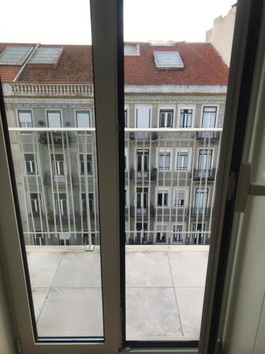Central Lisbon Balcony Lux Apartment