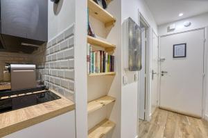 Central Location - 2-bed Cannes Apt