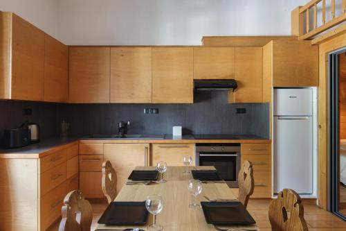 Central Majestic Apartment Near Skiing - Happy Rentals