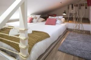 Central Mezzanine Studio by Timelystay