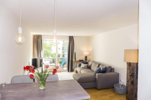 Central - Modern - Chic